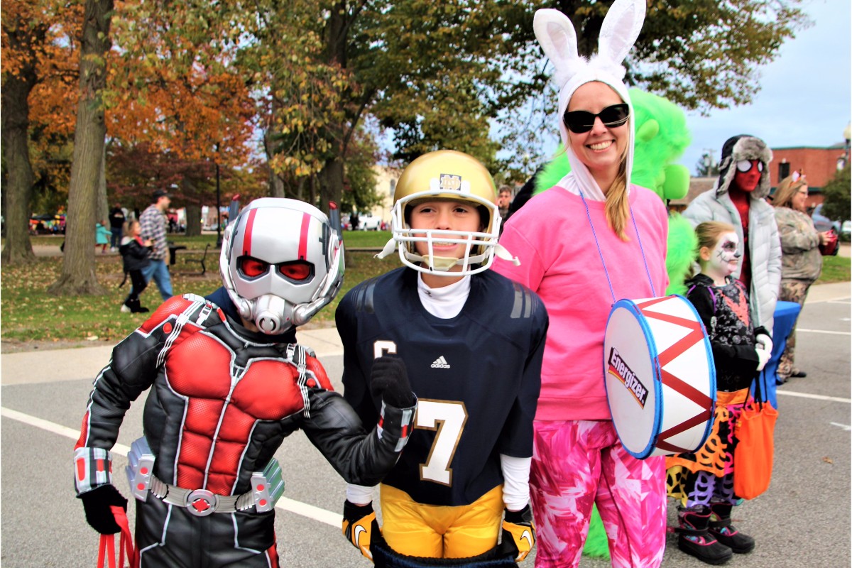 Duneland Chamber of Commerce Trick or Treat Downtown Transforms Chesterton for an Evening